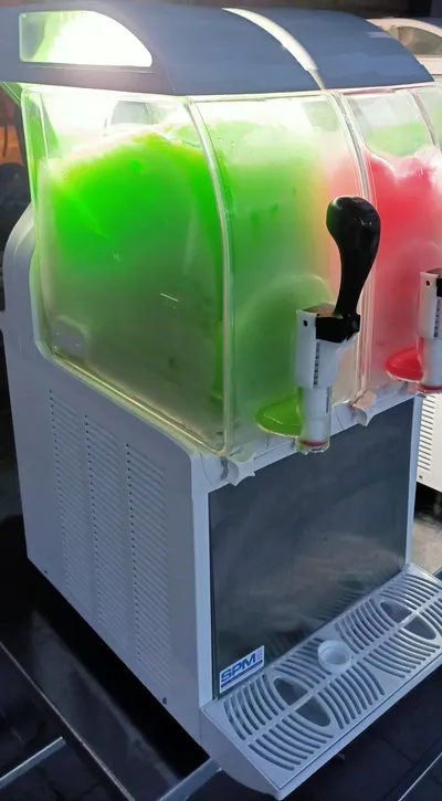 Double Barrel Slushee Machine, 100 slushees, 2 flavours